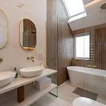 Stunning Family With Hot Tub In Worsley 曼彻斯特