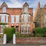 Luxury 5 Bed 10 Min To Airport Sleeps 14 *