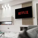 Stylish With Free Parking And Easy Access