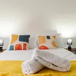 Ferienhaus Spacious 4br Near Etihad - Free Parking - 5 Min Train Station Manchester