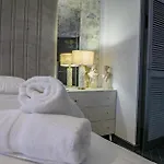 Hébergement de vacances Spacious 2 Bedroom House Sleeps 4 L On-street Parking L The Cosy Corner Nationwide *