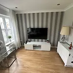Stretford 4 Bed Townhouse M32 * 맨체스터