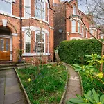 Prázdninový dům Luxury 5 Bed 10 Min To Airport Sleeps 14 *