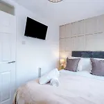 Modern 2-bed By 53 Degrees Near Etihad & Centre, With Free Parking! * Манчестер