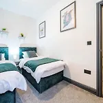 Spacious 3br - Free Parking - Near Centre - Sleeps 6