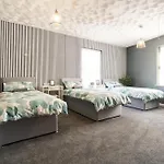 Warden Home-9 Guests-4 Bedrooms-near Etihad Stadium & Co-op Arena-100 - Near Train Station & Bus Station