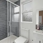 Home, Sleeps 6, Contractor Friendly, Free Parking