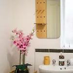 3 Bed Manchester Home Free Parking *