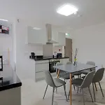 펜션 Spacious 5br House Near Centre *