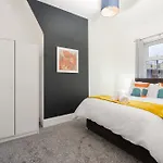 Spacious 4br Near Etihad - Free Parking - 5 Min Train Station Manchester