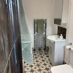 Stylish Didsbury House Nyaraló *