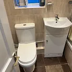 بيت ضيافة Cozy In Manchester, Free Wifi