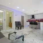 Stylish With Free Parking And Easy Access 펜션 맨체스터