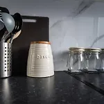 Spacious 4br Near Etihad - Free Parking - 5 Min Train Station Manchester