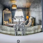 Spacious 2 Bedroom House Sleeps 4 L On-street Parking L The Cosy Corner Nationwide *