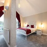 Ferienhaus Stunning Family With Hot Tub In Worsley *