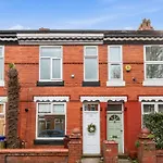 Home, Sleeps 6, Contractor Friendly, Free Parking * Manchester