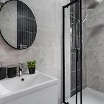 Nyaraló 2br Cozy Retreat - Pool Table - Wifi - Sleeps 7 Manchester