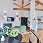 Urban Stone's Throw From Attractions Σπίτι διακοπών