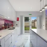 Stylish With Free Parking And Easy Access * 맨체스터