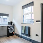 Spacious 3br - Free Parking - Near Centre - Sleeps 6 Prázdninový dům