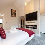 度假居 Stunning Family With Hot Tub In Worsley