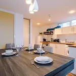 펜션 Group Stay, Sleeps 12, 3 Bathroom