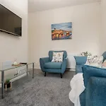 Spacious 4br Near Etihad - Free Parking - 5 Min Train Station Ferienhaus Manchester