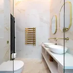Stunning Family With Hot Tub In Worsley 度假居