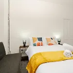 Spacious 4br Near Etihad - Free Parking - 5 Min Train Station *