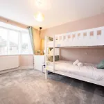 Stunning Family With Hot Tub In Worsley * Manchester