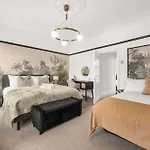 Luxury 5 Bed 10 Min To Airport Sleeps 14 *