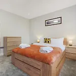 Stylish With Free Parking And Easy Access