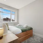 Stylish With Free Parking And Easy Access