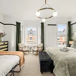 Luxury 5 Bed 10 Min To Airport Sleeps 14 Manchester