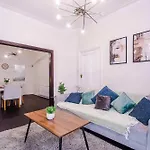 Prázdninový dům Oldtrafford - Sleeps 6 - Free Parking - Free Wifi Manchester