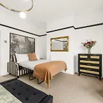 Luxury 5 Bed 10 Min To Airport Sleeps 14 *