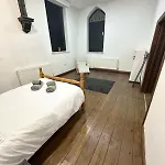 The Church-c Villa Mánchester