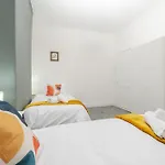 Spacious 4br Near Etihad - Free Parking - 5 Min Train Station *