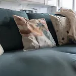 Spacious 4br Near Etihad - Free Parking - 5 Min Train Station Ferienhaus *