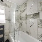 펜션 Stylish With Free Parking And Easy Access