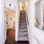 Oldtrafford - Sleeps 6 - Free Parking - Free Wifi Manchester