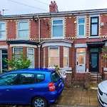 Oldtrafford - Sleeps 6 - Free Parking - Free Wifi