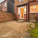 Spacious 4br Near Etihad - Free Parking - 5 Min Train Station *