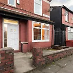 Spacious 4br Near Etihad - Free Parking - 5 Min Train Station Ferienhaus *