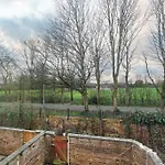 Spacious 4br Near Etihad - Free Parking - 5 Min Train Station Ferienhaus *