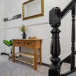 Spacious 4br Near Etihad - Free Parking - 5 Min Train Station * Manchester