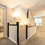 Stunning Family With Hot Tub In Worsley * Manchester