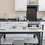 Modern 1 Bed W Fast Broadband アパート *