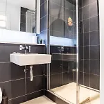 Centre Apartment, Pool Table 아파트